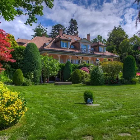 Domaine De Julie Гостевой дом Монтрё