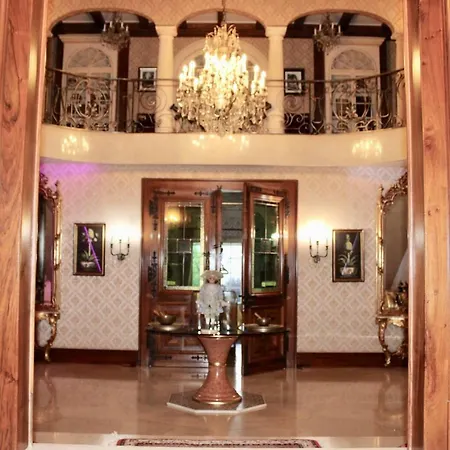 Domaine De Julie بيت ضيافة *
